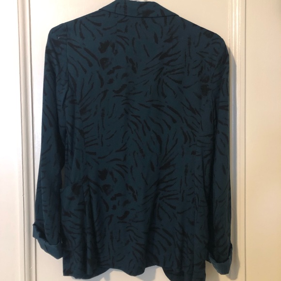 Teal suit jacket. Very cool fit, looks very elegant. - Picture 2 of 3